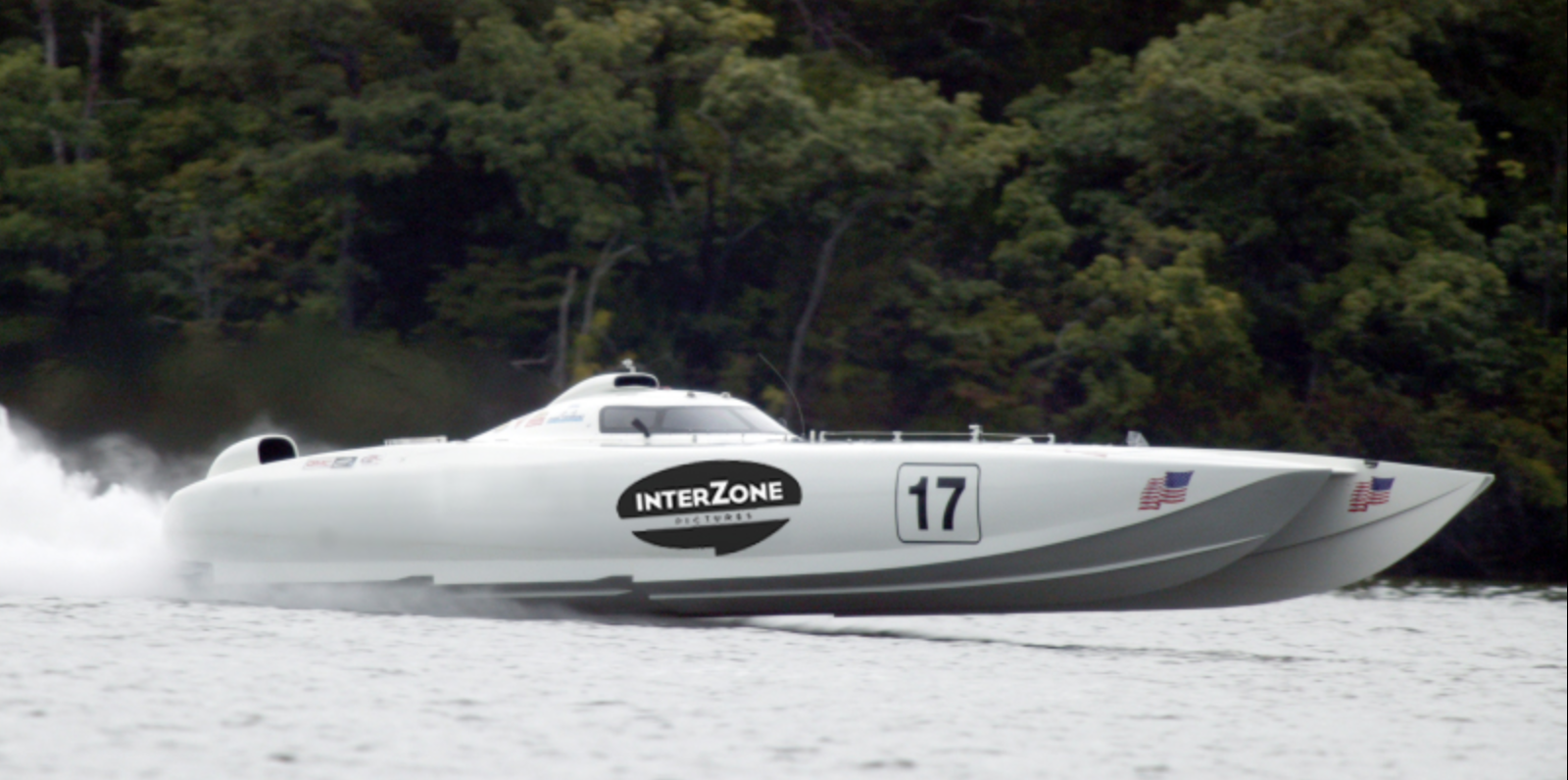 Team InterZone 42' Supercat at start of a race